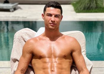 cristiano-ronaldo-races-to-4m-likes-in-two-hours-with-latest-instagram-photo-as-he-poses-…