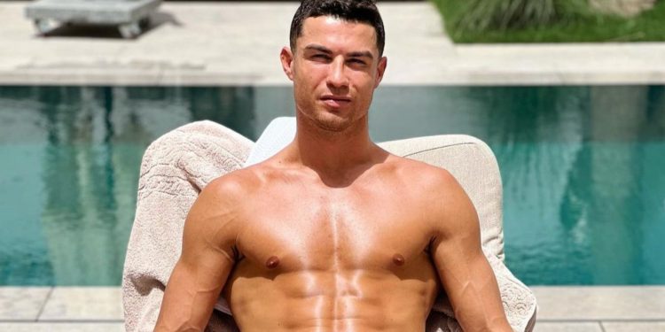 cristiano-ronaldo-races-to-4m-likes-in-two-hours-with-latest-instagram-photo-as-he-poses-…