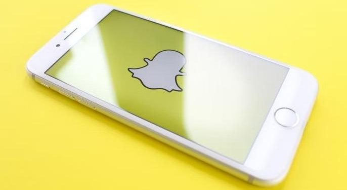snapchat's-new-ar-filter-to-let-users-paint-their-nails-–-lokmat-times