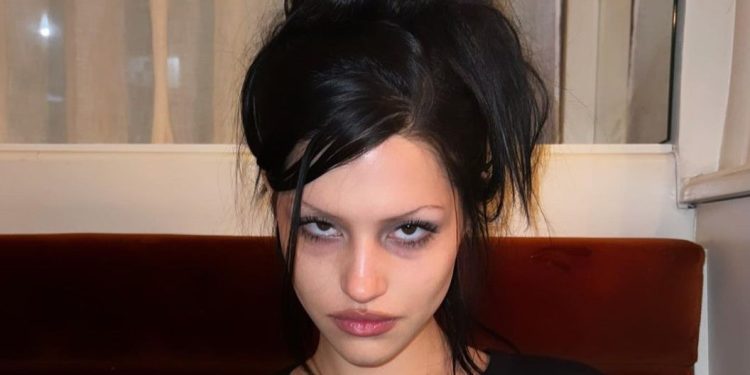 rising-model-and-goth-girl-gabbriette-bechtel-moonlights-as-an-instagram-chef-–-vogue