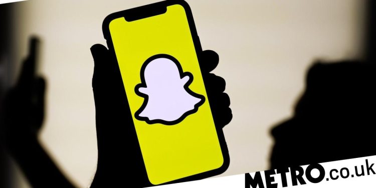 cop-posed-as-teen-on-snapchat-to-groom-and-blackmail-girls-as-young-as-12-–-metro-uk