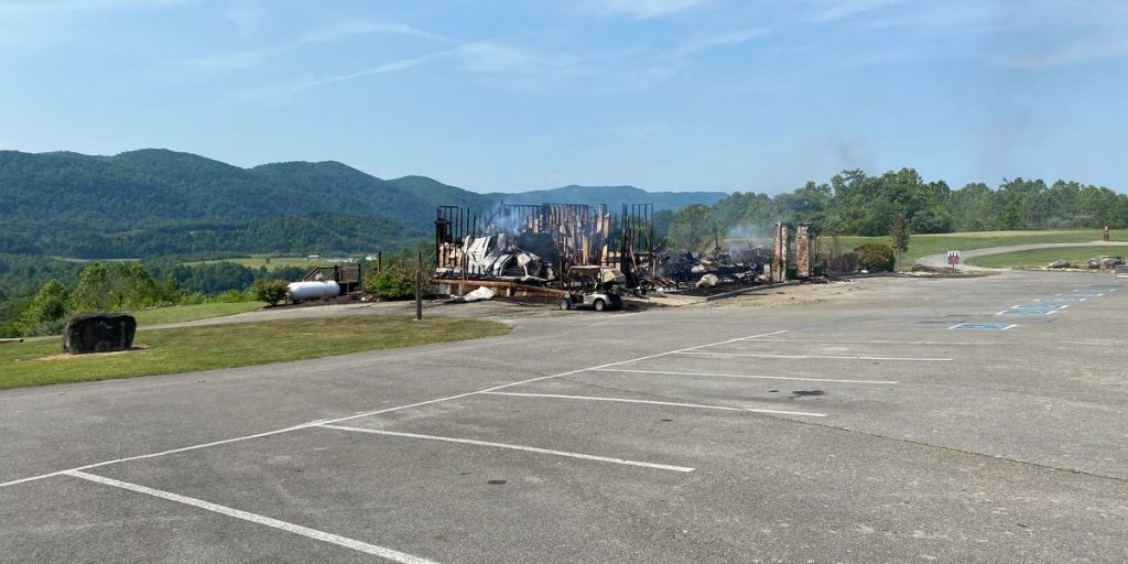 eky-golf-course-clubhouse-destroyed-by-overnight-fire-–-wymt