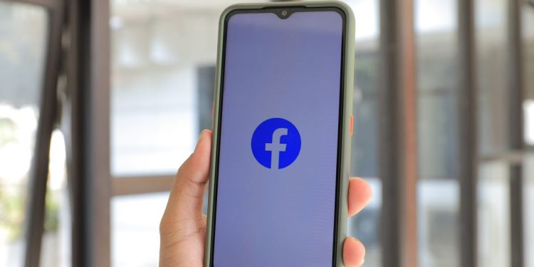 facebook-takes-on-class-action-lawsuits,-reaches-settlements-over-privacy