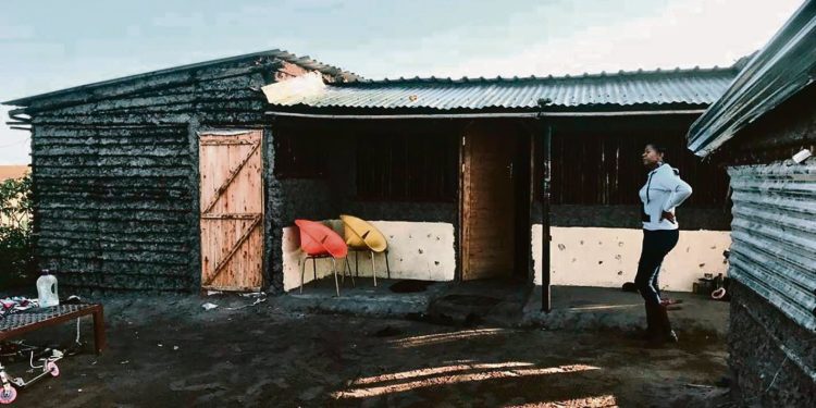 woman-builds-solid-mud-house-with-guidance-from-youtube-|-city-press