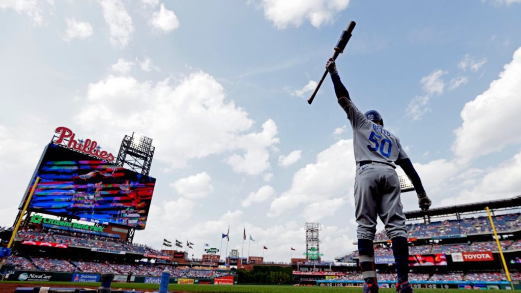 upper-deck-golf-swings-into-citizens-bank-park-–-nbc10-philadelphia