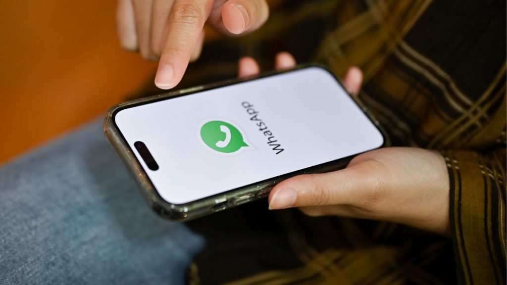 whatsapp's-'multi-account'-feature-will-let-users-use-two-accounts-from-single-app:-report