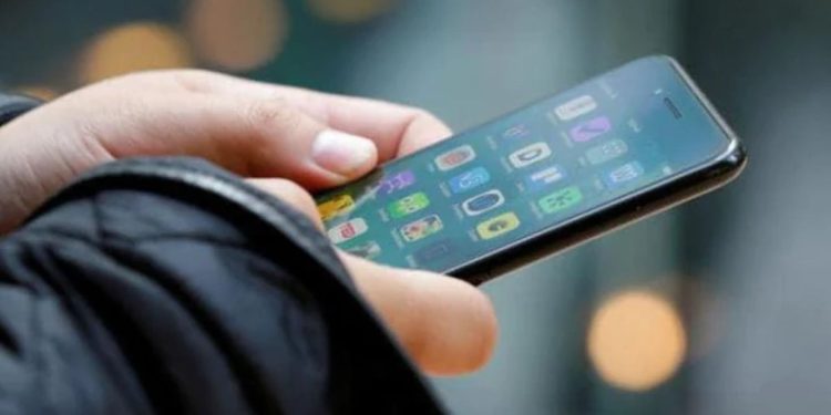 gurugram-man-gets-scam-call-on-whatsapp,-faints-after-seeing-woman-undressing-on-video-call