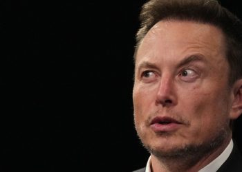 elon-musk-courts-eu-leaders-as-twitter's-future-hangs-in-the-balance-–-ht-tech