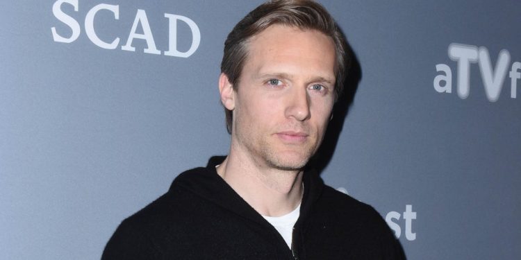 actor-from-flash-show-says-that's-not-him-in-the-flash-movie-–-the-av.-club