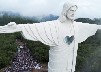 a-bot-known-as-ai-jesus-is-giving-advice-on-dating-and-gaming-on-twitch-–-quartz