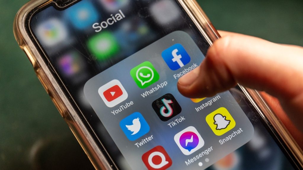 'sextortion'-schemes-target-two-out-of-every-three-teens,-snap-research-shows