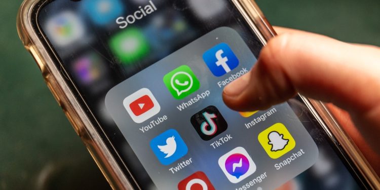 'sextortion'-schemes-target-two-out-of-every-three-teens,-snap-research-shows