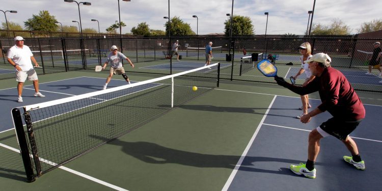 pickleball-injuries-cost-americans-nearly-$400-million-this-year—and-seniors-are-hit-the-hardest