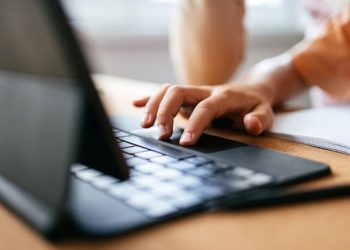 job-posts-featuring-skills-attract-more-applicants,-linkedin-says-|-hr-dive
