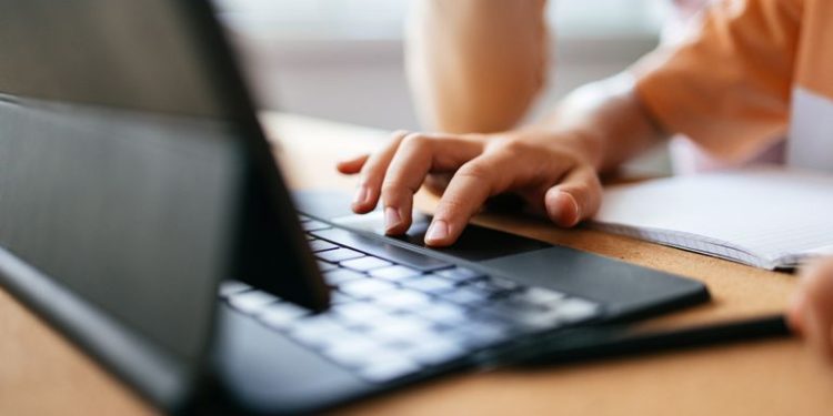 job-posts-featuring-skills-attract-more-applicants,-linkedin-says-|-hr-dive