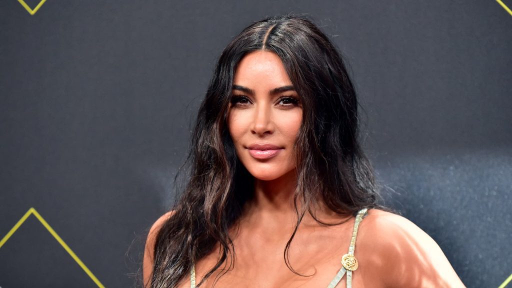 kim-kardashian-says-she-started-skims-in-her-bathtub-–-cnbc