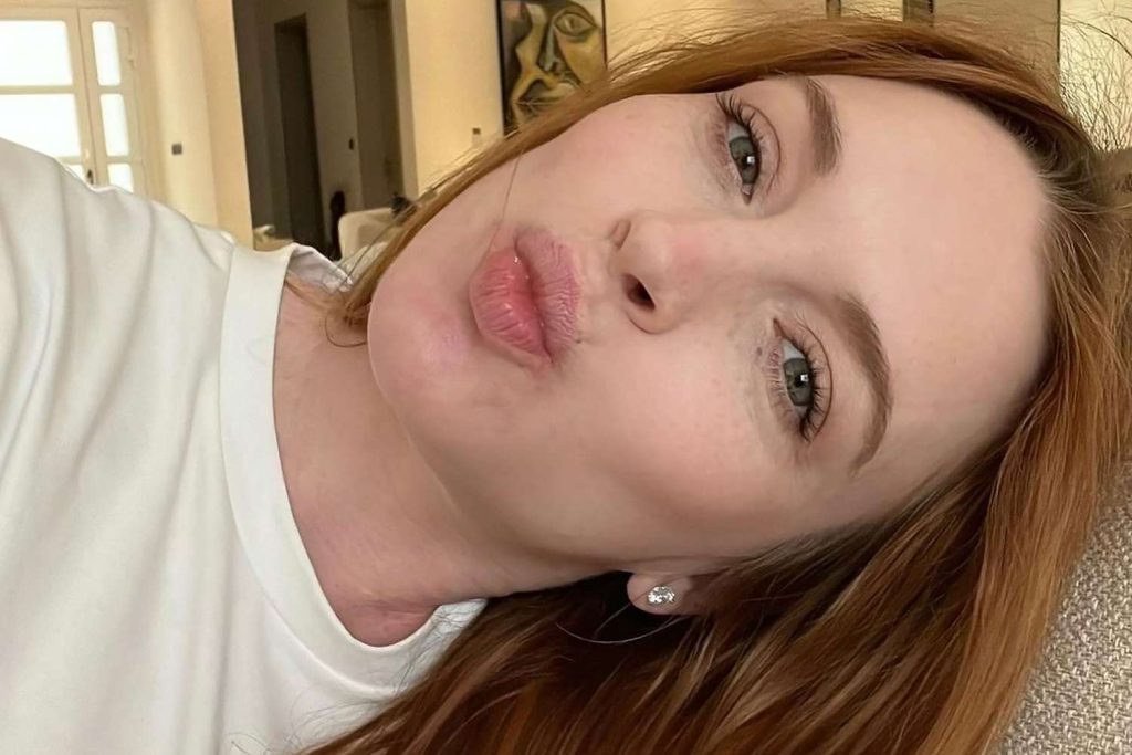 pregnant-lindsay-lohan-celebrates-37th-birthday-with-instagram-selfie-–-people