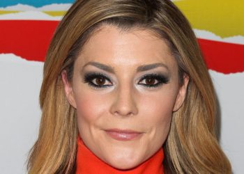 youtube-star-grace-helbig-says-she's-been-diagnosed-with-breast-cancer-–-huffpost