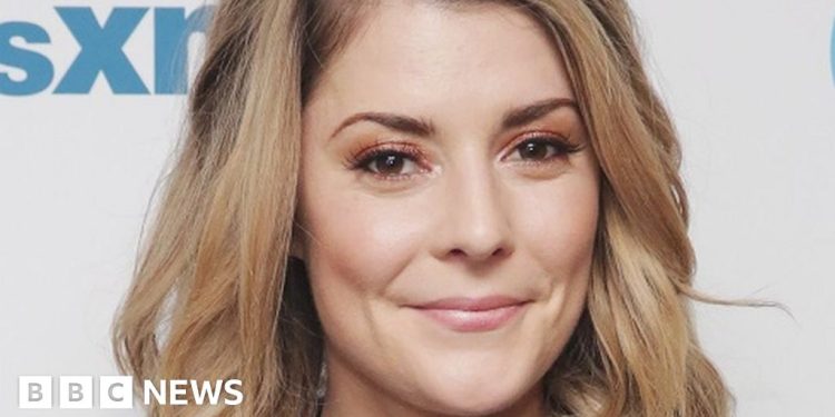 grace-helbig:-youtube-star-reveals-breast-cancer-diagnosis-–-bbc-news