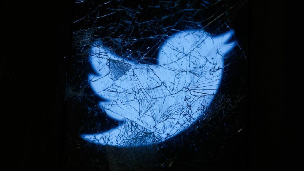 twitter-will-soon-make-you-pay-for-tweetdeck-–-mashable