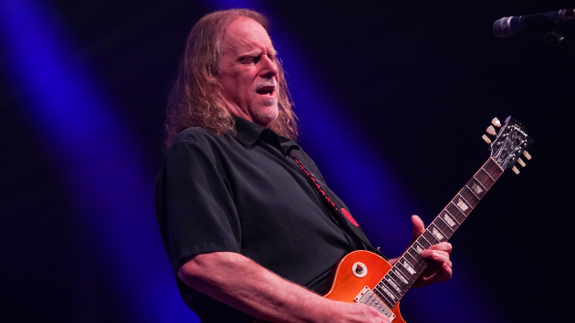 gov't-mule's-warren-haynes-announces-only-solo-show-of-2023-–-100.7-fm-–-kslx