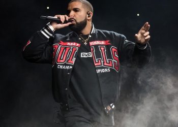 drake-has-strong-feelings-about-malort-in-instagram-post-during-chicago-tour-stop