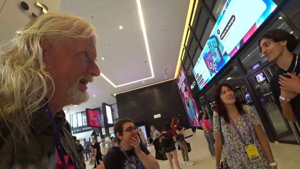 twitch's-dan-clancy-flashes-ceo-badge-at-twitchcon-paris-to-help-streamer-in-need