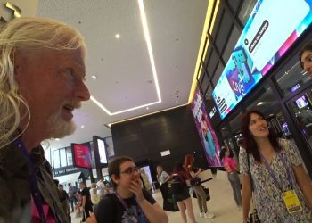 twitch's-dan-clancy-flashes-ceo-badge-at-twitchcon-paris-to-help-streamer-in-need