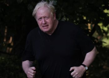 boris-johnson-can't-give-whatsapp-messages-to-covid-inquiry-because-he's-forgotten-…