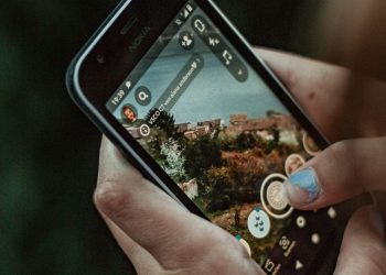how-to-record-a-hands-free-video-on-snapchat-–-makeuseof