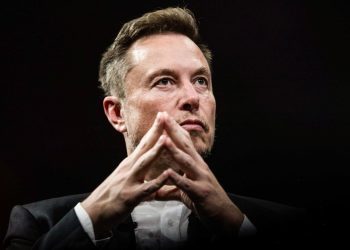 elizabeth-warren-urges-sec-to-investigate-tesla-over-twitter-ties-and-corporate-governance