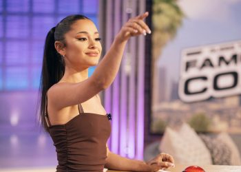 ariana-grande-scrubs-instagram-of-wedding-photos-amid-dalton-gomez-divorce