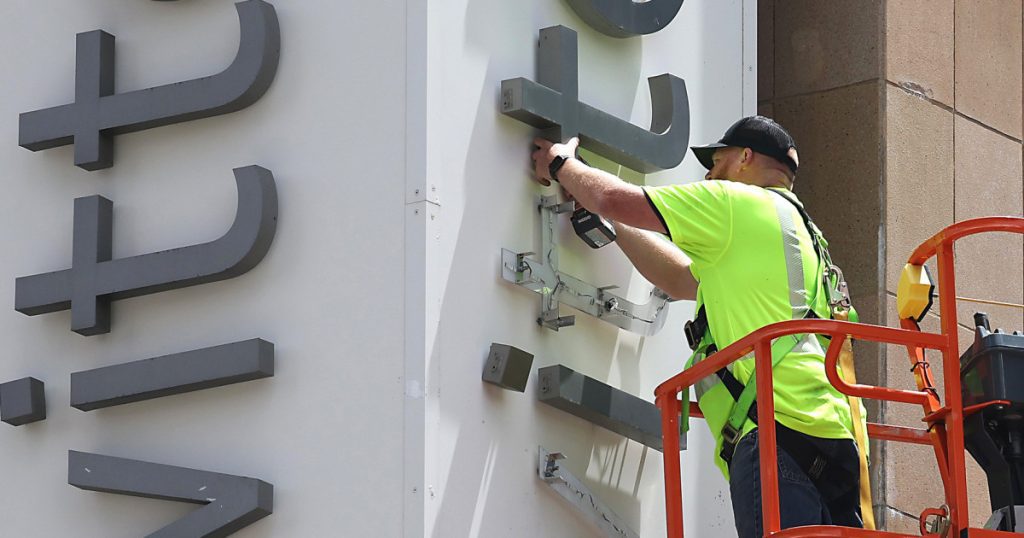 police-halt-removal-of-twitter-sign-at-company-hq-as-elon-musk-rebrands-to-'x'-–-nbc-news