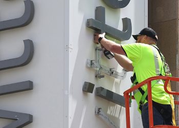 police-halt-removal-of-twitter-sign-at-company-hq-as-elon-musk-rebrands-to-'x'-–-nbc-news