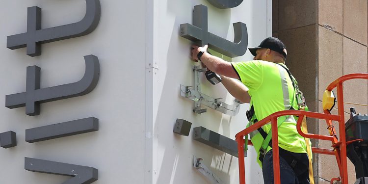 police-halt-removal-of-twitter-sign-at-company-hq-as-elon-musk-rebrands-to-'x'-–-nbc-news