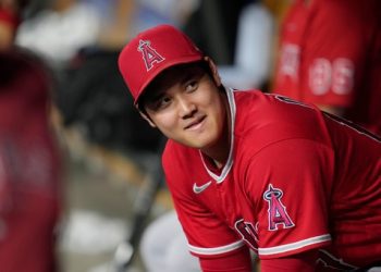 the-angels-said-they-won't-trade-shohei-ohtani,-and-he-celebrated-by-throwing-a-1-hitter