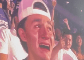 drake-makes-concertgoers-cry-using-ar-snapchat-filter-–-adweek