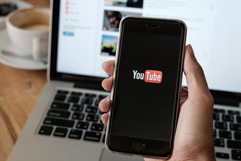 youtube-experiments-with-ai-auto-generated-summaries-–-search-engine-journal