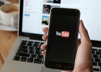 youtube-experiments-with-ai-auto-generated-summaries-–-search-engine-journal