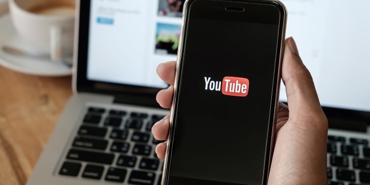 youtube-experiments-with-ai-auto-generated-summaries-–-search-engine-journal