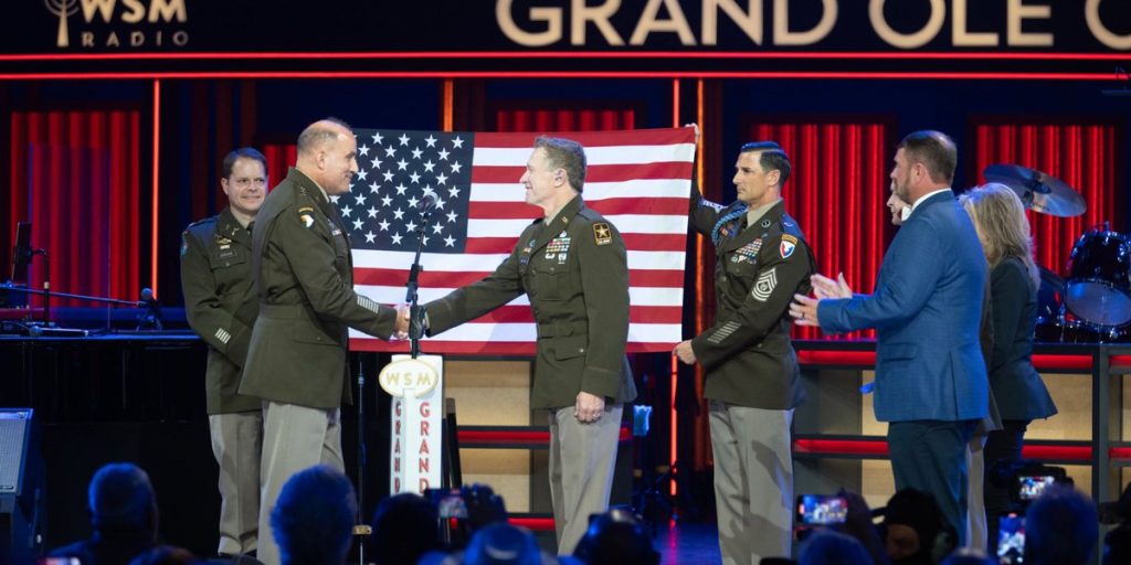 country-music-singer-re-enlists-in-military-while-on-grand-ole-opry-stage-–-wcax