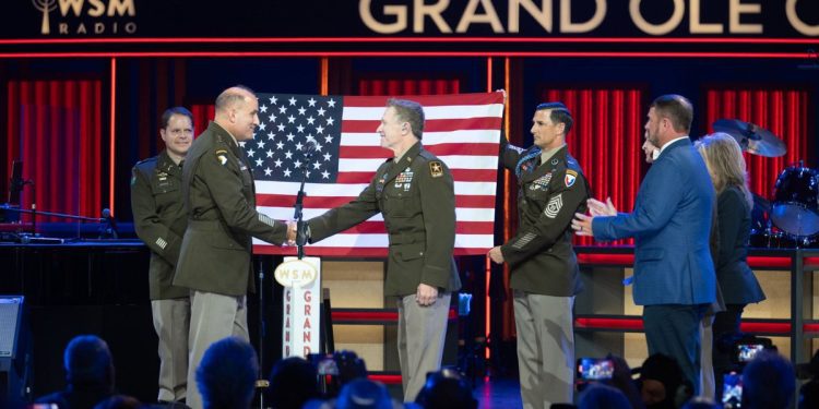 country-music-singer-re-enlists-in-military-while-on-grand-ole-opry-stage-–-wcax