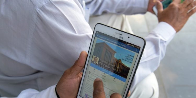 cambodia's-leader-returns-to-facebook-while-meta-mulls-suspension-–-rest-of-world