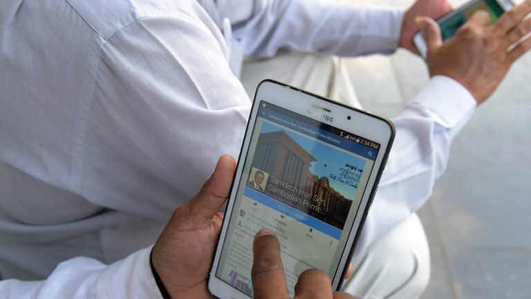 cambodia's-leader-returns-to-facebook-while-meta-mulls-suspension-–-rest-of-world