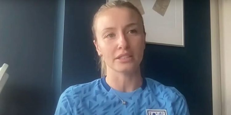 leah-williamson-leaves-lionesses'-whatsapp-chat-and-reveals-reason-to-roman-kemp
