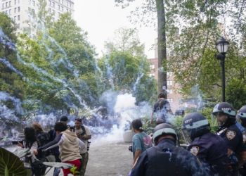 giveaway-gone-wrong:-twitch-celeb-charged-for-inciting-riot-in-nyc-–-10news.com