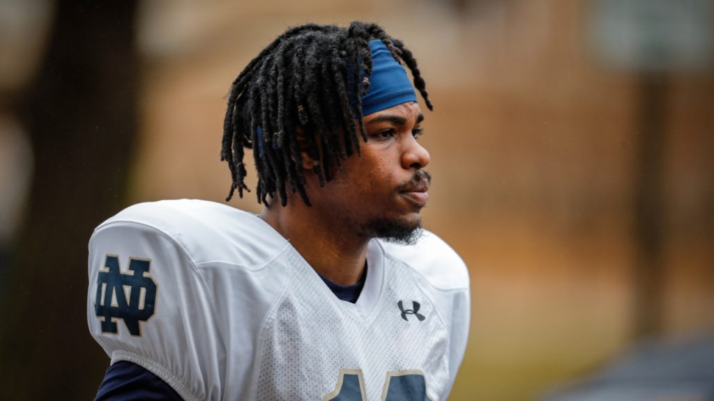 notre-dame's-193-pound-nickel-thomas-harper-brings-“twitch-and-violence”