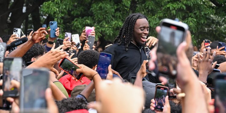 influencer-kai-cenat-announced-a-giveaway-in-new-york.-chaos-ensued-–-npr