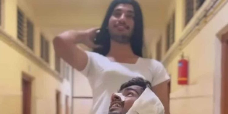 karnataka:-11-mbbs-students-of-kims-land-in-soup-over-'demeaning'-instagram-reel-on-nurses