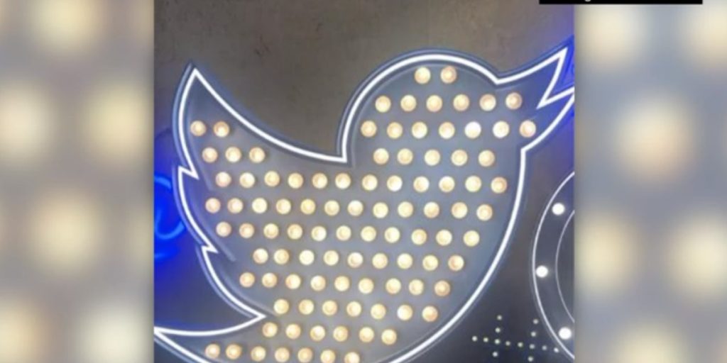 x-to-auction-off-old-twitter-items